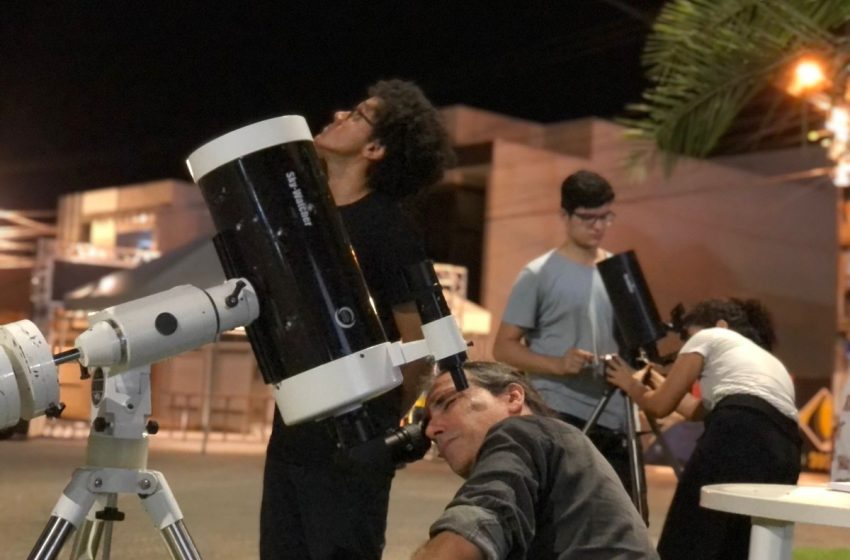  Pesquisadores levam telescópios para micareta em Sergipe e foliões observam lua e planetas