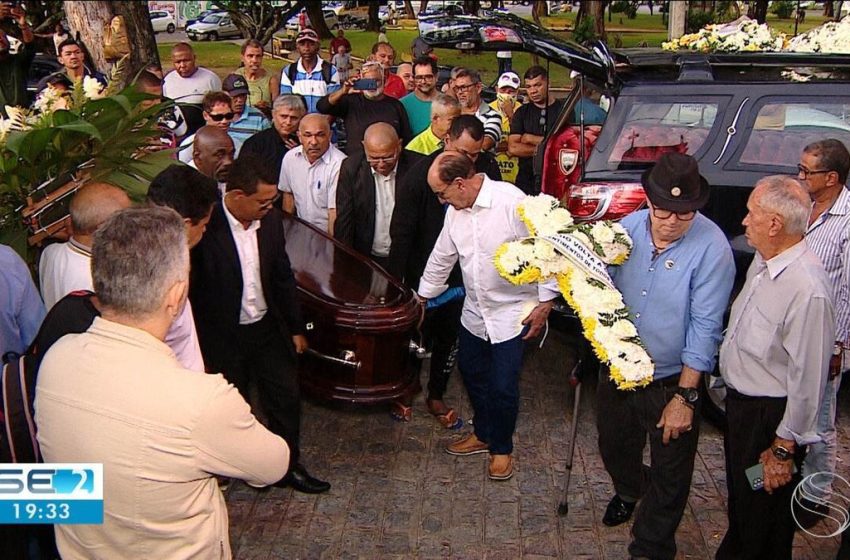  Corpo do radialista Augusto Júnior é sepultado em Aracaju