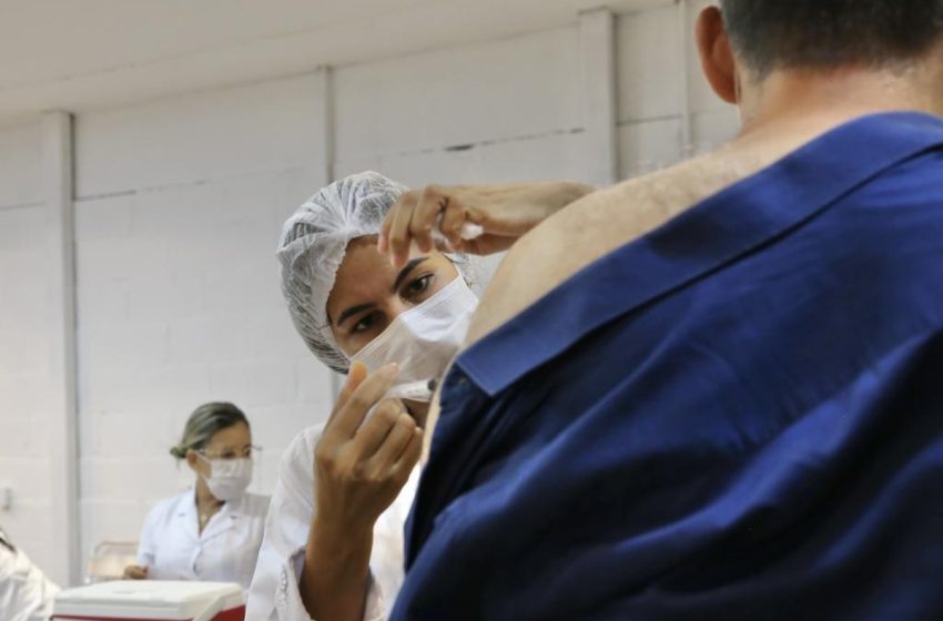  Covid-19: cerca de 70% das pessoas não receberam vacina bivalente em Aracaju