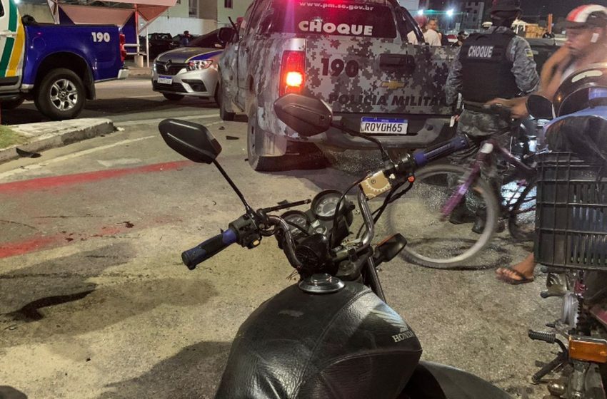  Motociclista fica gravemente ferido após se envolver em acidente com viatura da PM em Aracaju