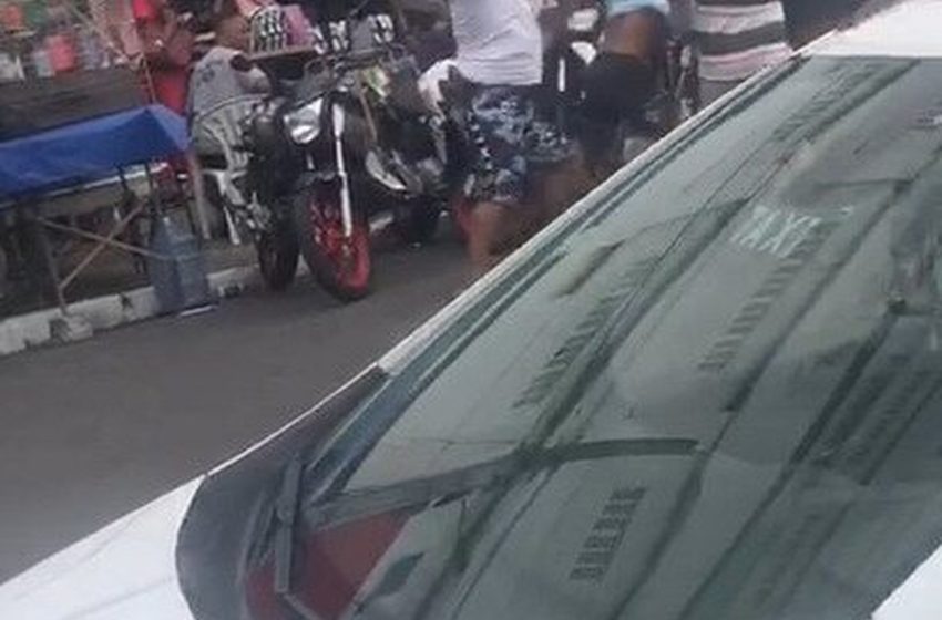  Vídeo flagra briga de trânsito com pauladas e espancamento em Aracaju