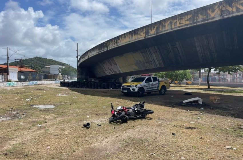  Motociclista cai da ponte Aracaju-Barra após bater em mureta de proteção