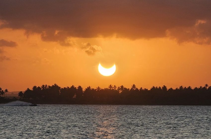  Eclipse solar anular: veja fotos e vídeos do fenômeno em Sergipe