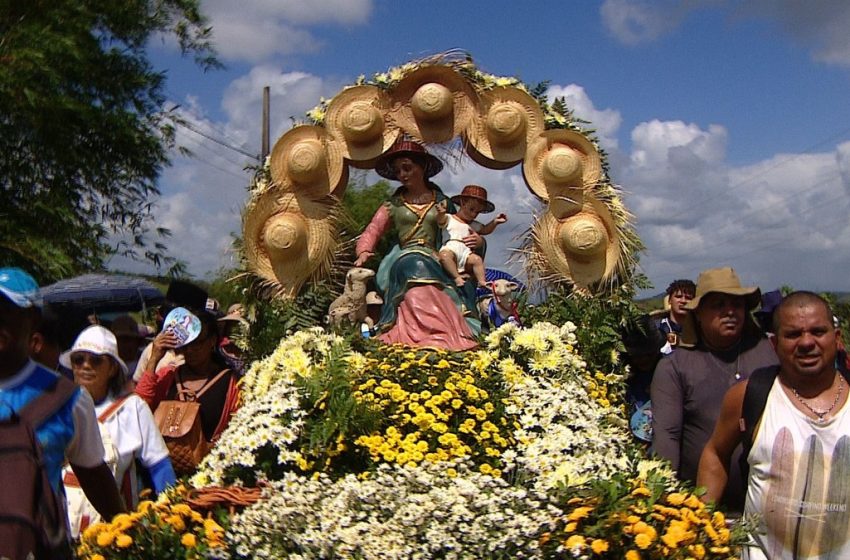  Milhares de pessoas participam da romaria à Divina Pastora em Sergipe