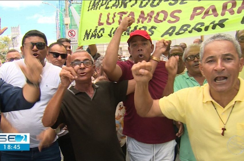  Taxistas fazem ato para pedir que categoria seja inserida na regulamentação do transporte complementar de Aracaju