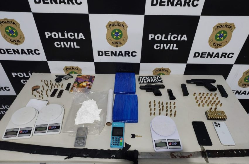  Espada, pistolas e drogas são apreendidas em operação policial em Sergipe