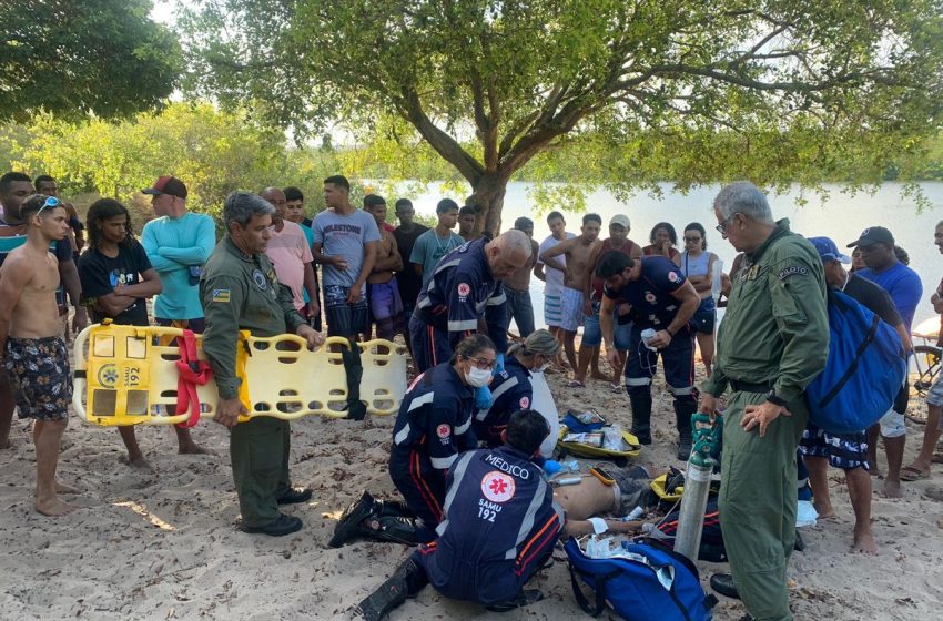  Jovem é resgatado em estado grave após se afogar em Aracaju