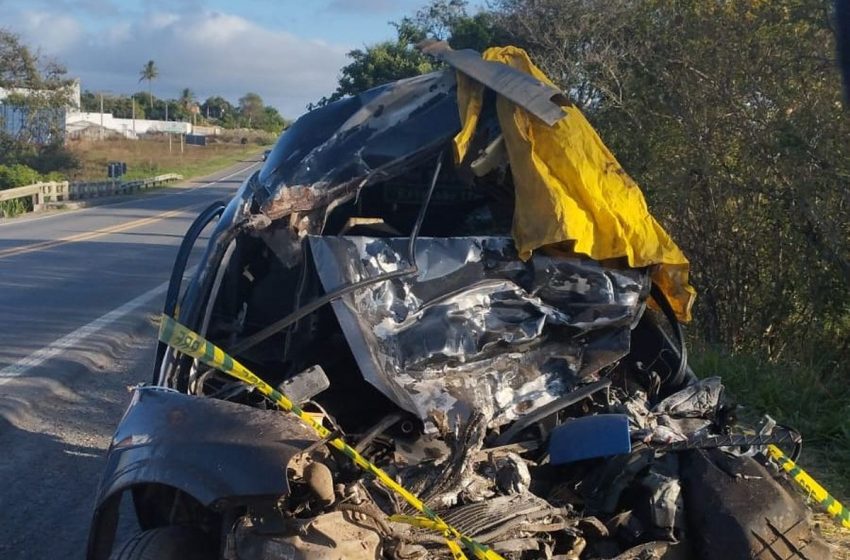  Motorista morre após colisão entre carro pequeno e caminhão boiadeiro em Itabaiana