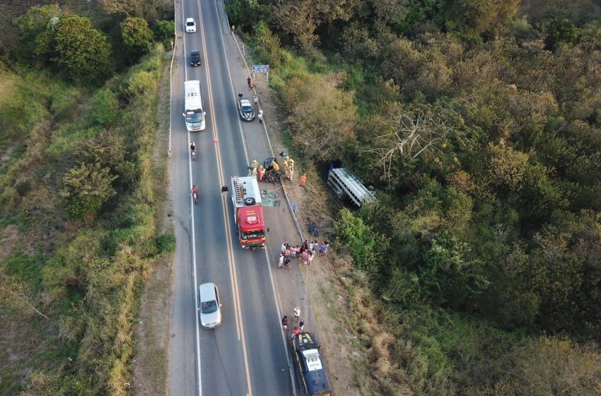  Motorista morre após colisão entre carro e caminhão boiadeiro em Itabaiana