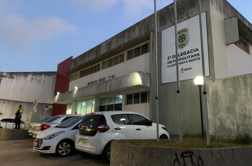 Homem é conduzido à delegacia em Aracaju sob suspeita de aplicar golpe em clientes do Pré-Caju