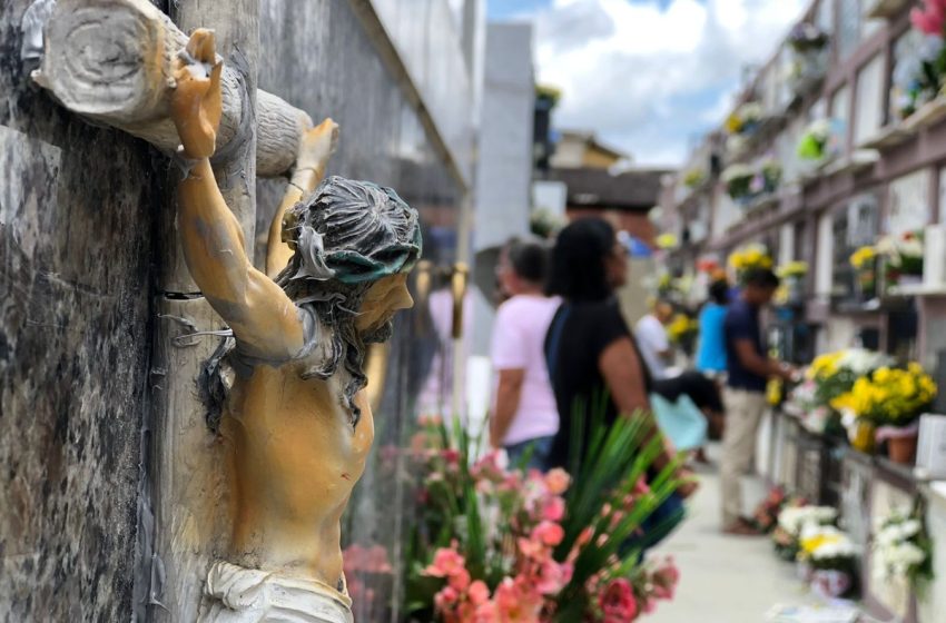  Dia de Finados: veja a movimentação em cemitérios de Sergipe; FOTOS