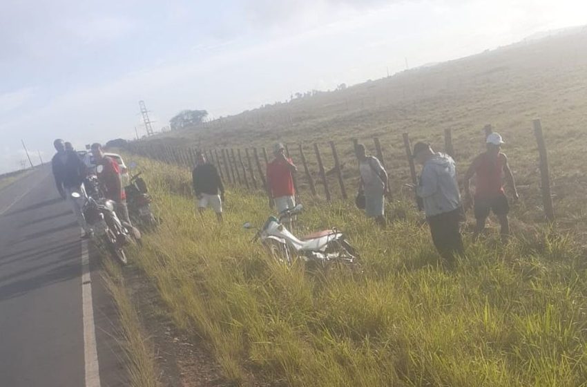  Mulher fica gravemente ferida após cair de moto em Campo do Brito