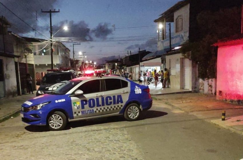  Homem é morto a tiros após sair de bar em Aracaju