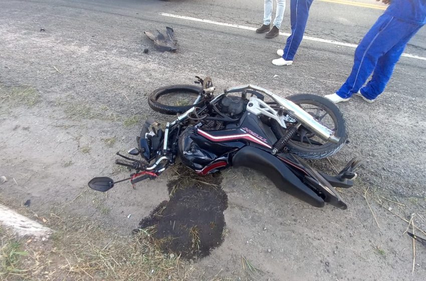  Colisão entre carro, moto e caminhão deixa um morto em Laranjeiras