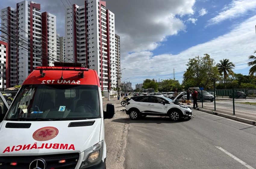  Mulher fica ferida após veículo capotar em avenida da Zona Sul de Aracaju
