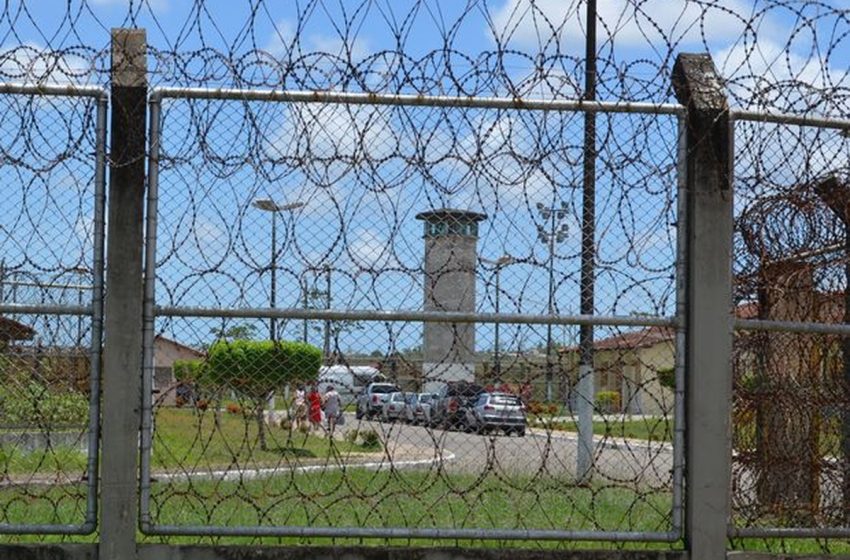  Advogado é detido após entregar celulares a detento em presídio da Grande Aracaju