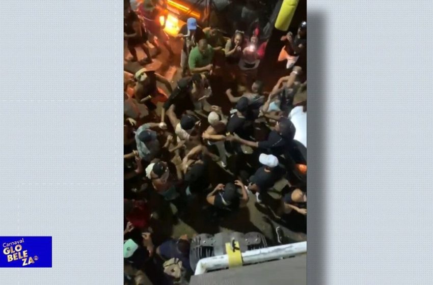  VÍDEO: cantor Igor Kannário é agredido durante confusão em arrastão de carnaval em Sergipe