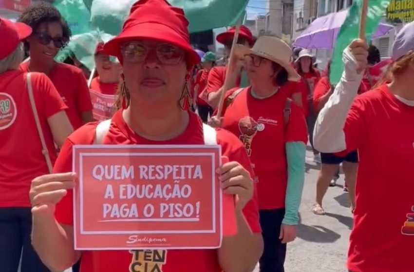  Professores da rede municipal de Aracaju paralisam atividades para cobrar piso nacional e concurso público