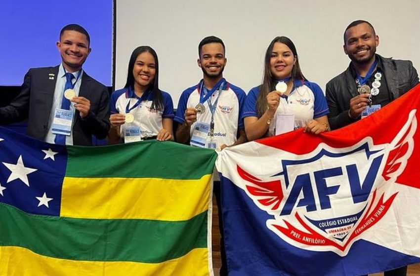  Estudantes de SE que desenvolveram tijolos sustentáveis com fibra de coco são premiados em feira de engenharia