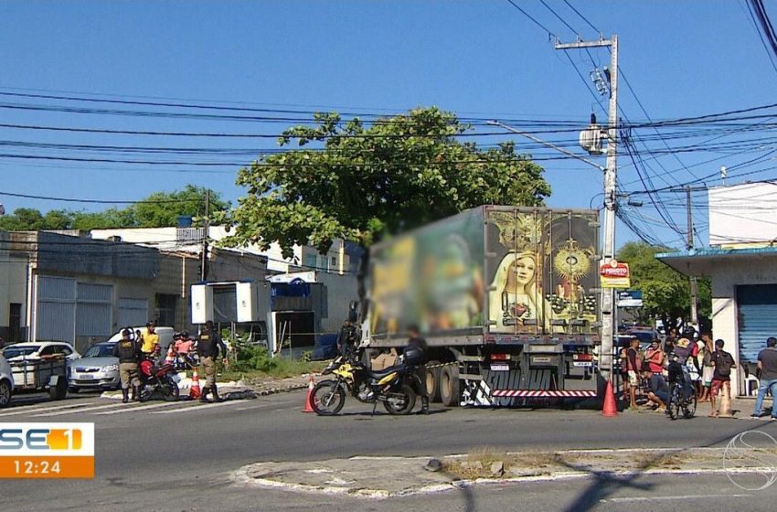  Motociclista morre após colidir com caminhão na Zona Norte de Aracaju