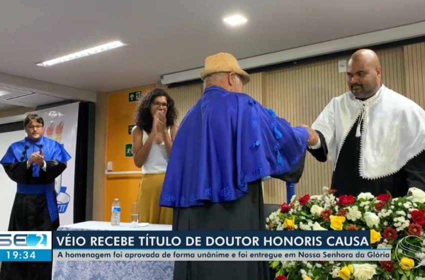  Artista plástico Véio recebe título de  Doutor Honoris Causa da UFS