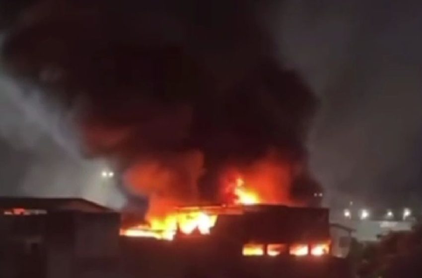  Incêndio atinge três estabelecimentos comerciais no Distrito Industrial de Aracaju