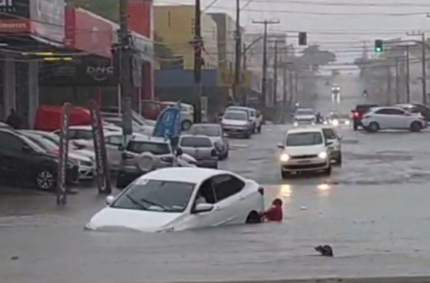  Fortes chuvas inundam unidades de saúde, lojas, rodoviária e canais em Aracaju; demais municípios de SE também são atingidos