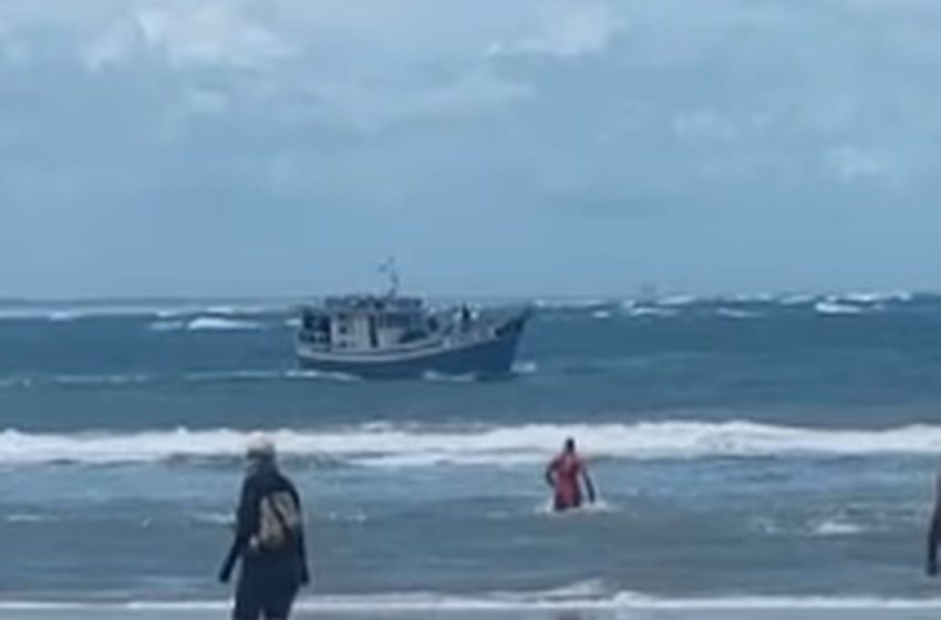  Jovem desaparece e outro é resgatado com vida após banho em praia de Aracaju