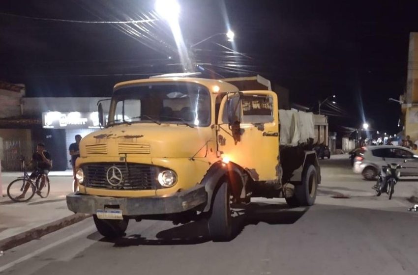  Estudante de psicologia morre em batida entre moto e caminhão no Bairro Rosa Elze, em São Cristóvão