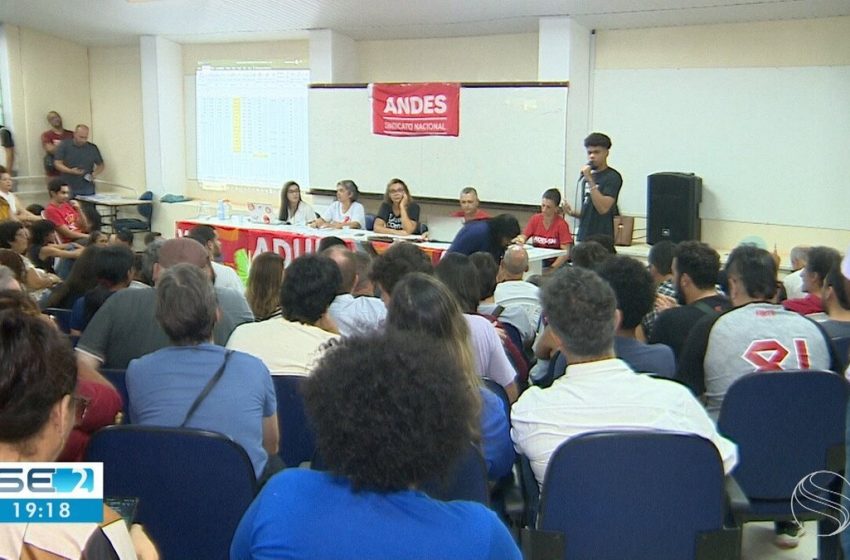  Professores da Universidade Federal de Sergipe decidem manter greve