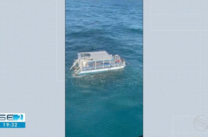  Quatro tripulantes são resgatados de embarcação à deriva no litoral de Sergipe