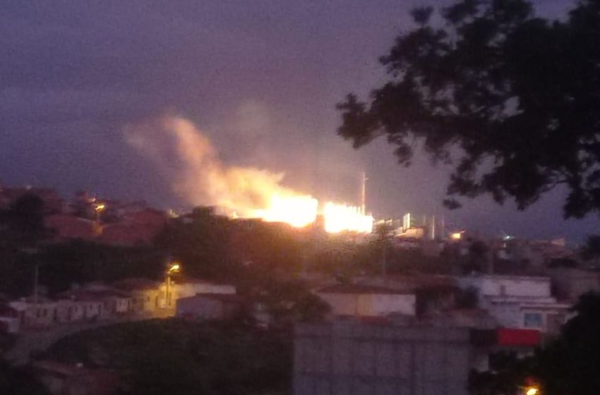  Incêndio atinge subestação e afeta fornecimento de energia em Porto da Folha