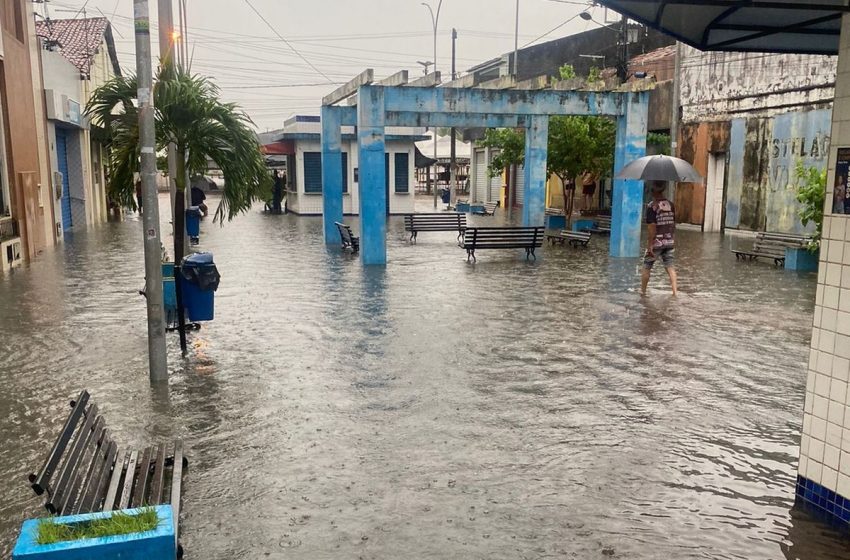  Chuvas em Sergipe: alagamentos, transbordamento de rio e muros arrastados