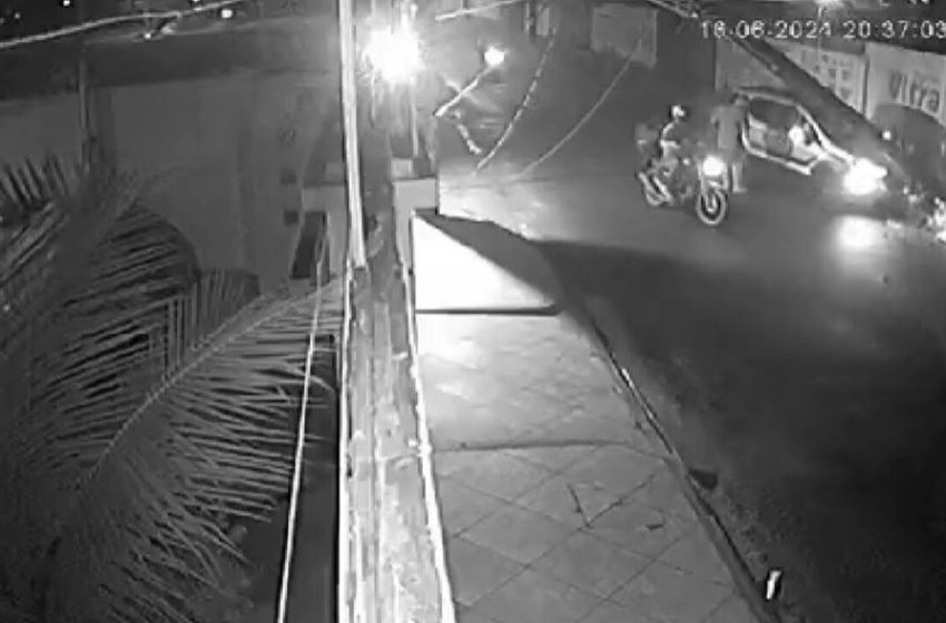  VÍDEO: carro atinge poste na Zona Sul de Aracaju