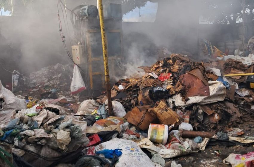  Incêndio destrói galpão de reciclagem em Itabaiana