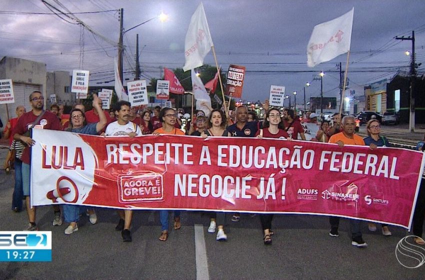  Professores da UFS e do IFS realizam protestos em SE