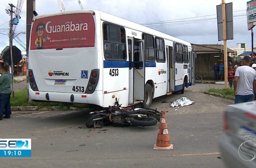  Jovem morre em batida entre motocicleta e ônibus na Rodovia dos Náufragos, em Aracaju