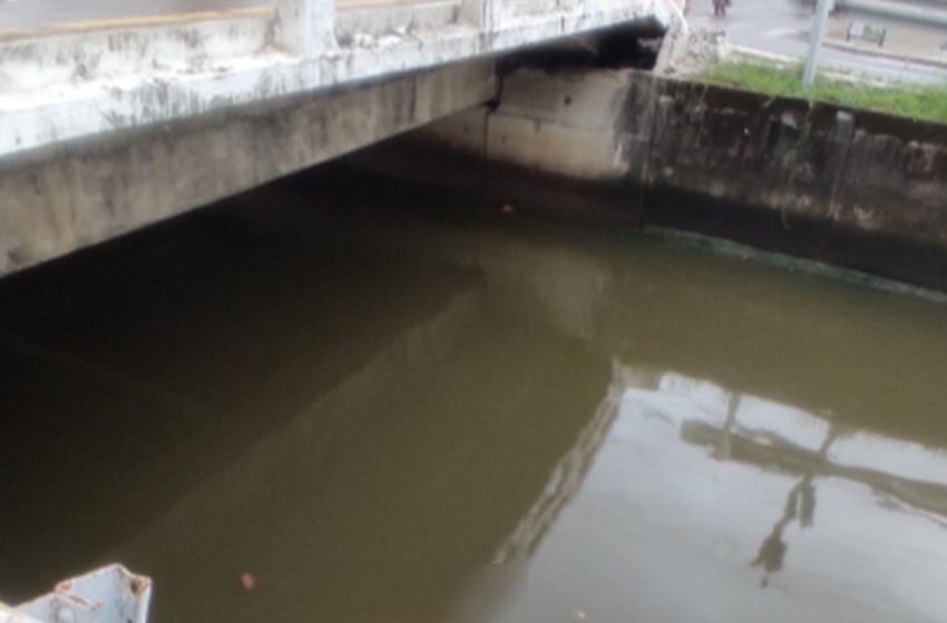  Corpo de homem é encontrado boiando em canal na Zona Sul de Aracaju