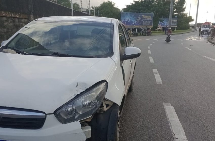  Condutor de motocicleta morre e passageiro fica ferido em batida com carro na Zona Sul de Aracaju