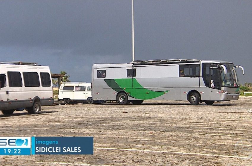  Motorhomes estacionados em praia de Aracaju são retirados para reforma no local